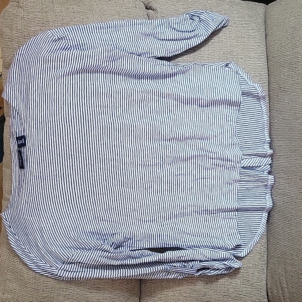 Adrienne Vittadini scoop neck long sleeve high low shirt